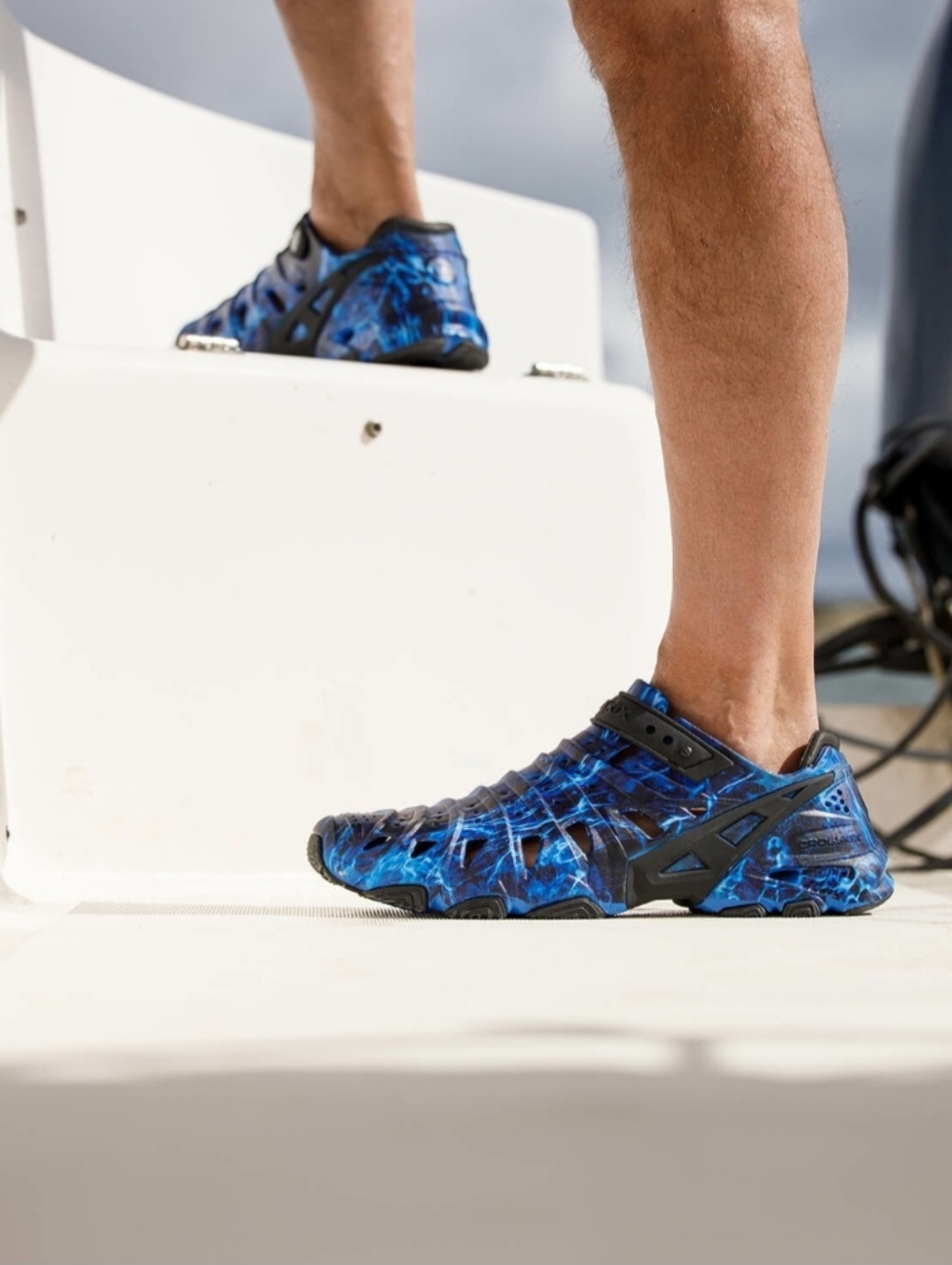 Crosskix 2.0 Mossy Oak Elements Blue Water Clogs - Men’s 12
